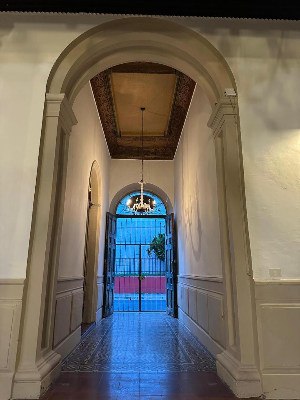 Hostal Velvet Plaza Santa Ana Buitenkant foto