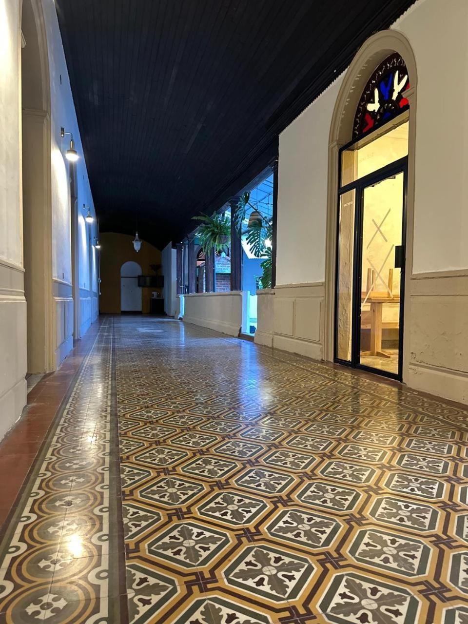 Hostal Velvet Plaza Santa Ana Buitenkant foto