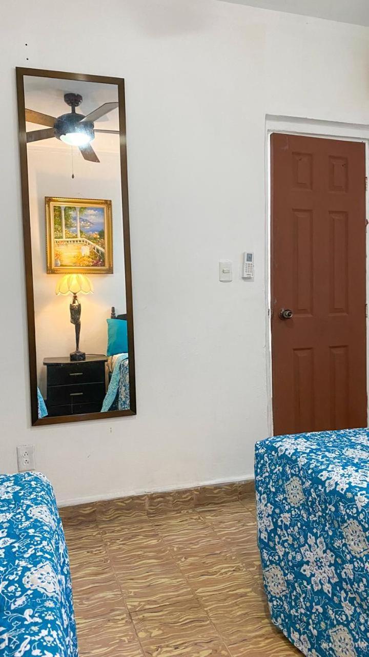 Hostal Velvet Plaza Santa Ana Buitenkant foto