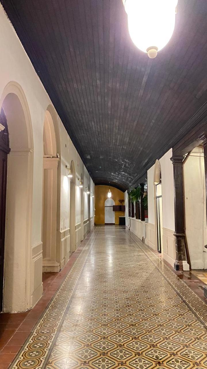 Hostal Velvet Plaza Santa Ana Buitenkant foto