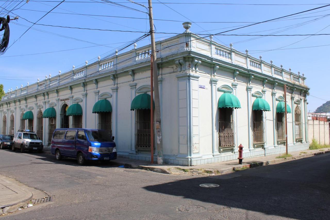 Hostal Velvet Plaza Santa Ana Buitenkant foto
